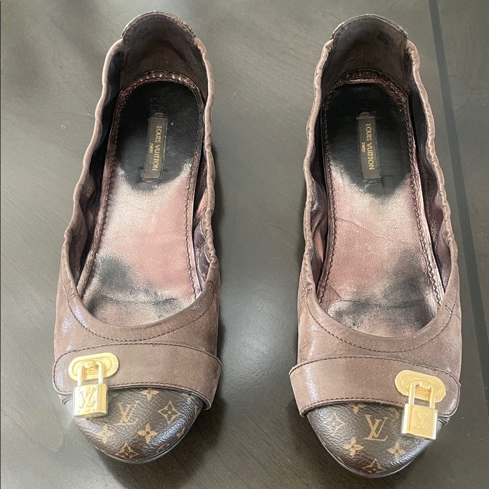Louis Vuitton Taupe and Monogram Cap Toe Flats